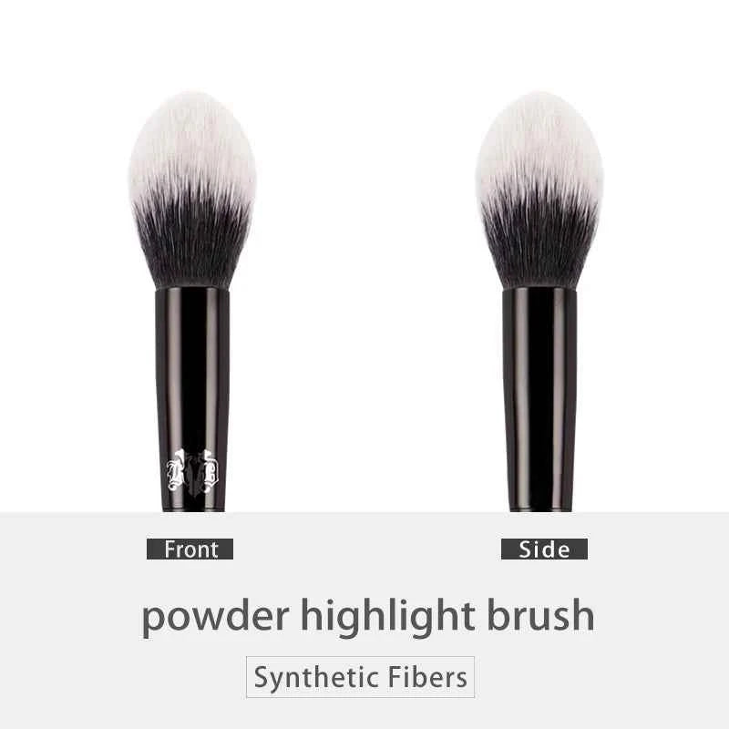 Kat Von D- Makeup Brush 04 Highlight Brush Soft Fiber Hair Elegant Black Handle Brushes for Woman