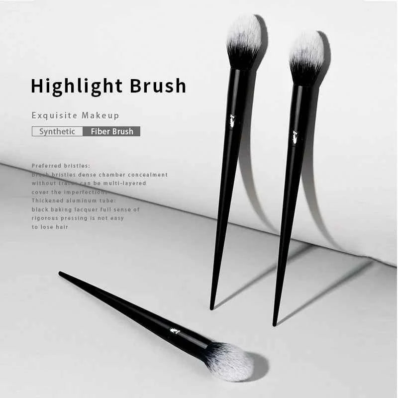 Kat Von D- Makeup Brush 04 Highlight Brush Soft Fiber Hair Elegant Black Handle Brushes for Woman