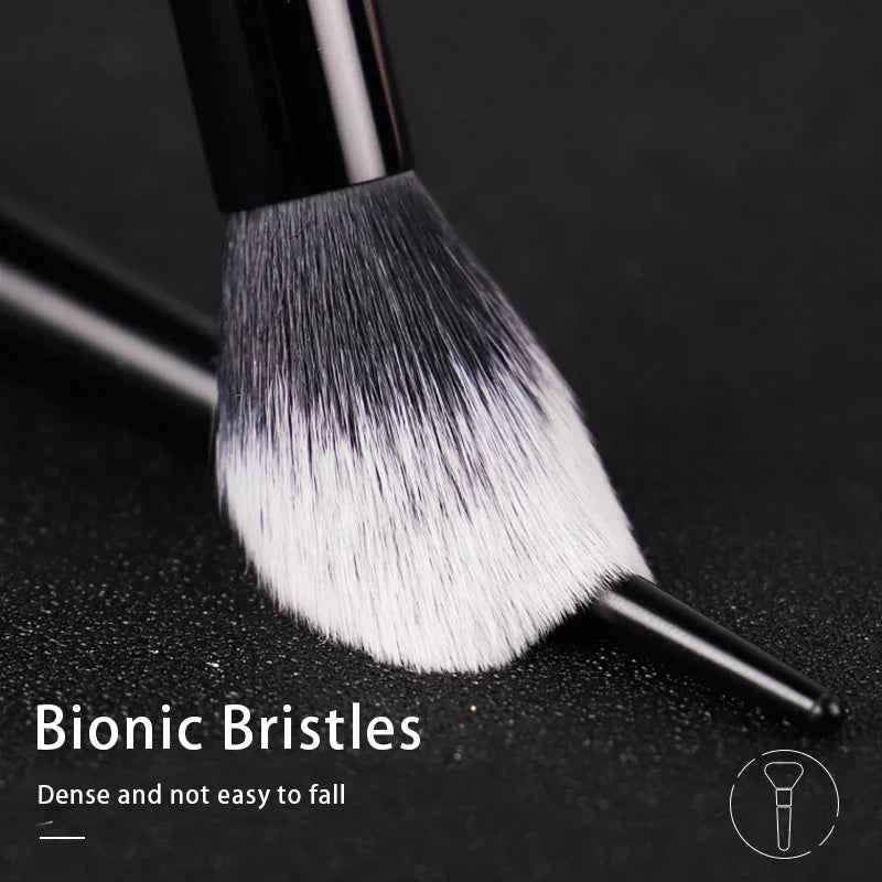 Kat Von D- Makeup Brush 04 Highlight Brush Soft Fiber Hair Elegant Black Handle Brushes for Woman